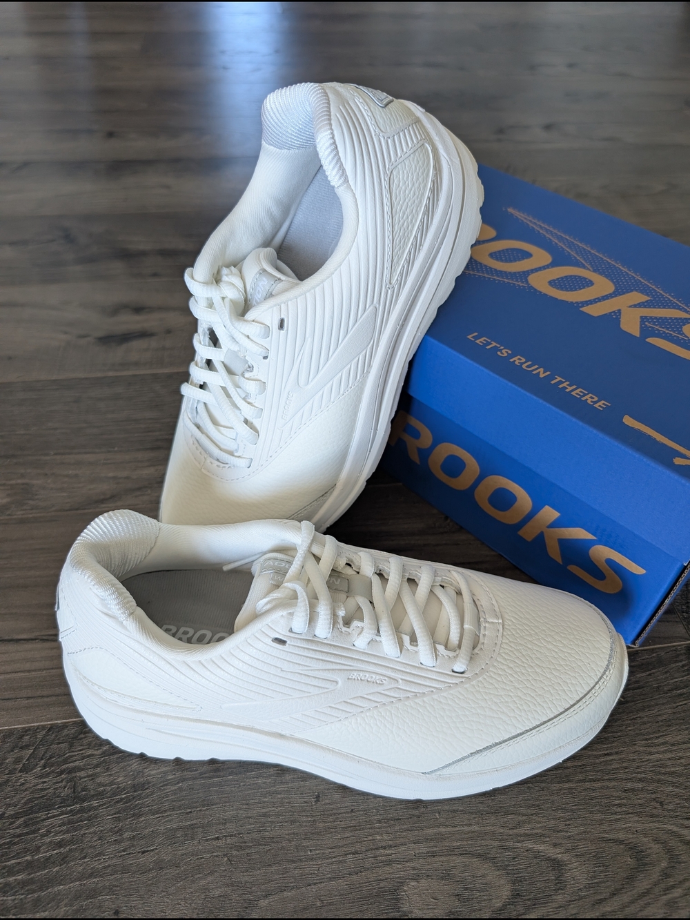 BRAND NEW Brooks Addiction Walker 2 Women's 7.5AA White/White 120307 2A 142